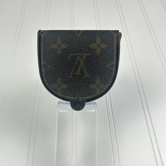 Louis Vuitton 
Monogram Canvas Porte Monnaie Gousset Coin Purse - Picture 2 of 11